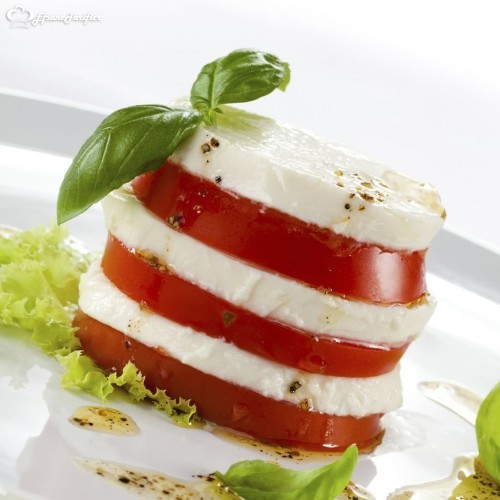 Caprese Salatası Tarifi Caprese Salatası Nasıl Yapılır