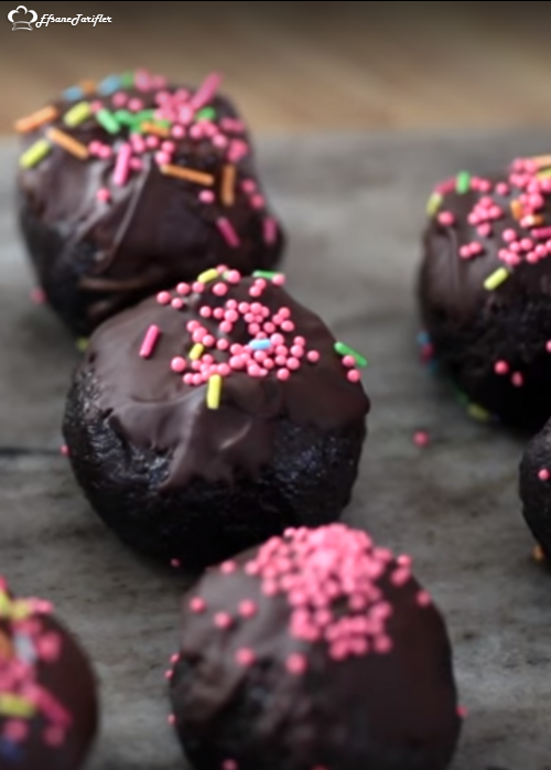Oreo 'lu Çikolata Topları Tarifi Oreo 'lu Çikolata Topları Nasıl Yapılır