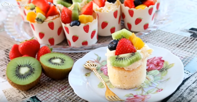 Mini Hafif Meyveli Kek Tarifi Mini Hafif Meyveli Kek Nasıl Yapılır