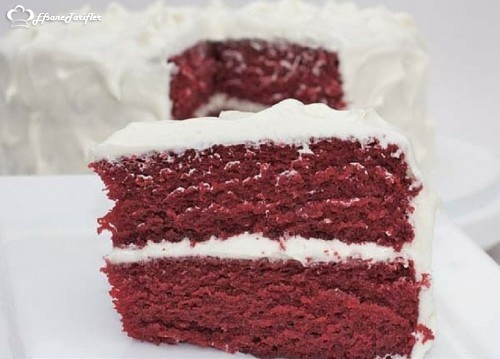 Kırmızı Pandispanyalı Kremalı Kek