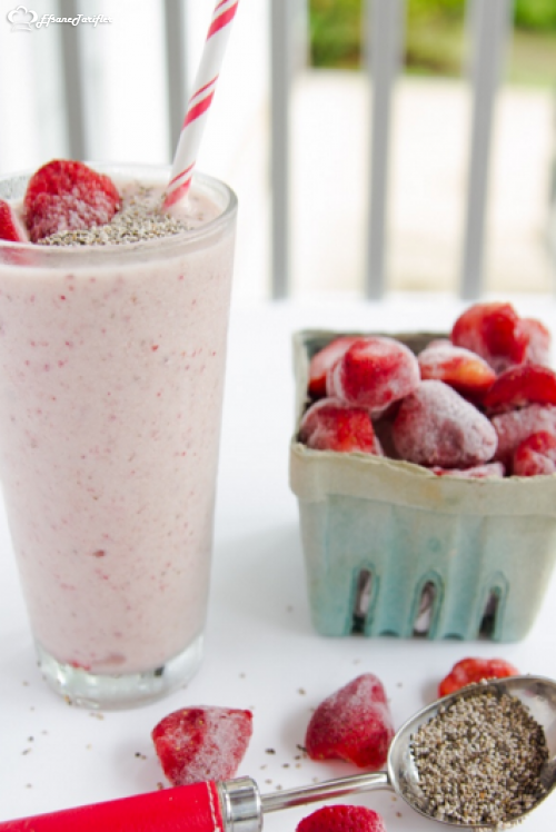 Çilekli Muzlu Chia Smoothie