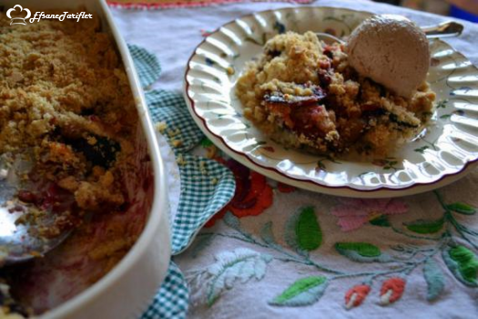 Mürdüm Erikli Crumble Tarifi Mürdüm Erikli Crumble Nasıl Yapılır