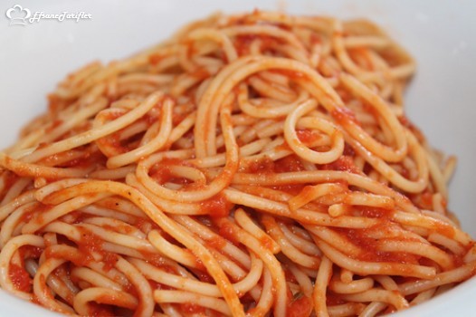 Sarımsaklı Spagetti Tarifi Sarımsaklı Spagetti Nasıl Yapılır