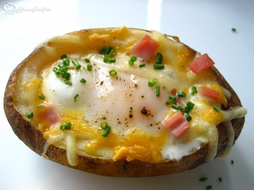 Yumurtalı Pişmiş Patates Dolması Tarifi Yumurtalı Pişmiş Patates Dolması Nasıl Yapılır