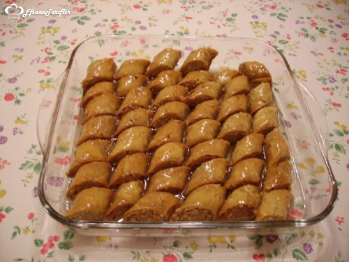 Tahinli Cevizli Baklava Tarifi Tahinli Cevizli Baklava Nasıl Yapılır