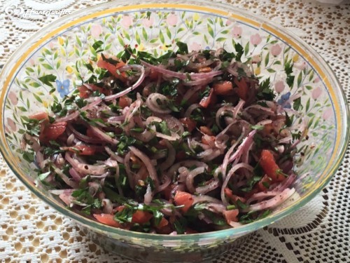 Soğan Salatası Tarifi Soğan Salatası Nasıl Yapılır