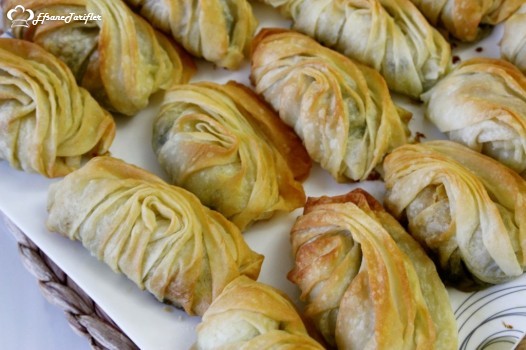 Ispanaklı Midye Börek Tarifi Ispanaklı Midye Börek Nasıl Yapılır