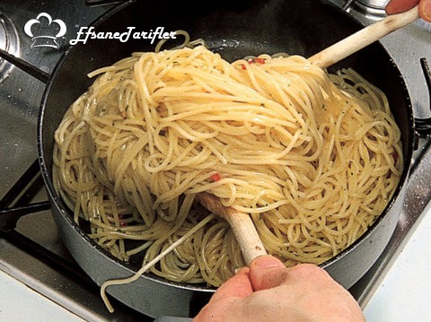 Spaghetti, Sarımsak ve Zeytinyağı İle Tarifi Porsiyonu