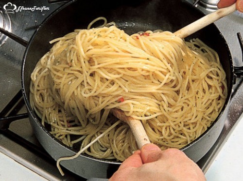 Spaghetti, Sarımsak ve Zeytinyağı İle