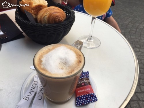 Parisin klasik kahvesi cafe creme  a la parisienne