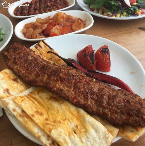 Adana Dede Kebap, mutlaka denemelisiniz. Adana Kebap konseptine makarnayı ekleyen mekan :)