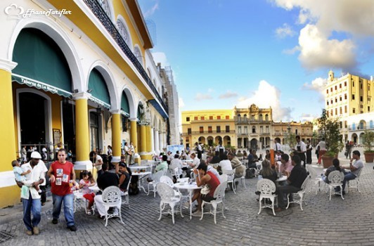 Küba Kahvesini merak edenler işte size nokta atışı   Cafe El Escorial Old Havana da...kahve tiryakisi iseniz kesinlikle kahve çekirdeği almayi ihmal etmeyin !!!