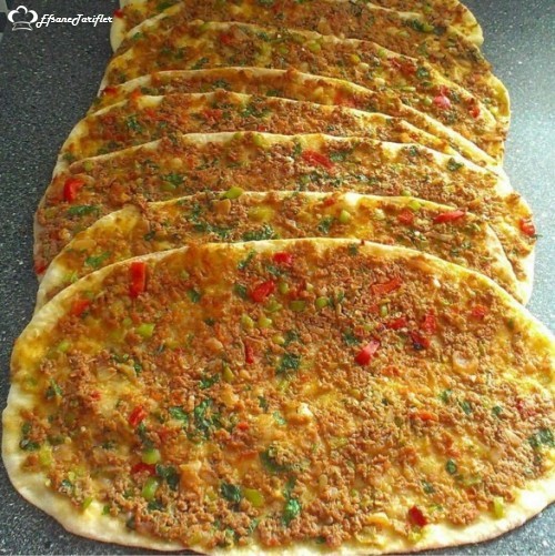 Lahmacun da Fark Yaratırım Diyenler; Bol Sarımsak ve Kekik Eklemelisiniz :))