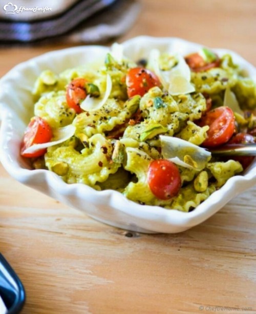 Pesto Soslu Makarnanızın İçine Antep Fıstığı Taaneleri Koyup Denediniz mi ;))