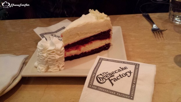 Sabah - Öğle - Akşam 1 Porsiyon Cheesecake :))
Özellikle Hindistancevizlisinden...Dubai Mall Cheesecake Factory !!!!