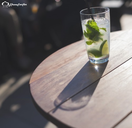 Sıcak Havalarda Zarar Görmemek İçin ve Hızlı Kilo Vermek İçin Kesinlikle Ama Kesinlikle Bir Su Bardağı Limon Dilimli Su veya Soda.İçine Nane Yaprağı.