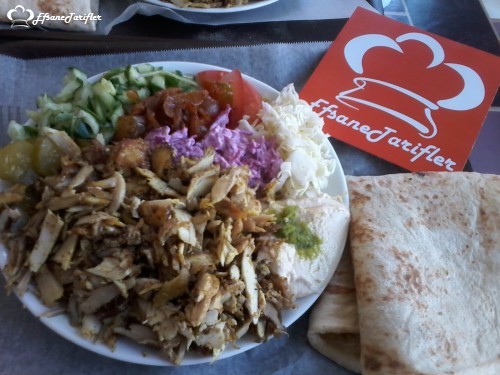 Ve bu muhteşem lezzet yani Köri Soslu Tavuk Döner ve Ortadoğu mutfağının  Humus birarada istiyorsanız hadi ozaman Kutsal Şehir Kudüse.Fiyat mi dediniz bu tabak 12 TL :))