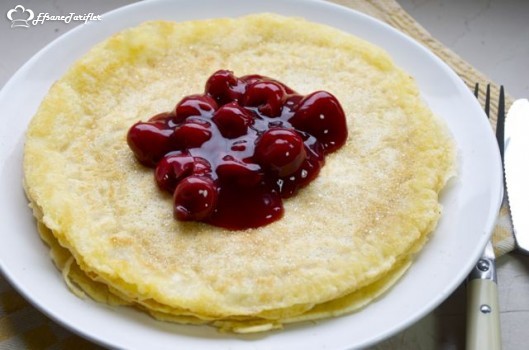 Almanya Berlin şehrinin en bilindik tatlısı Pfannkuchen diğer bir ismi berliner olarak bilir. Kızartılmış hamurun üstüne reçel veya bal sürülerek servis edilir. :)