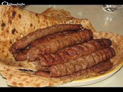 Azerbaycan’ın en çok sevilen kebabı olan Lüle kebabı ismini silah lülesine benzemesinden alır . :)