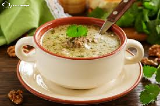 Gürcistan’da çorba denilince ilk akla gelen çorba Harço çorbasıdır. Bizim şehriye çorbasından tek farkı içinde kuşbaşı olmadır. :)