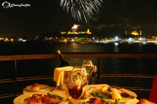 Karaköy Liman Lokantasında Denize karşı muhteşem bir yılbaşı gecesi geçirebilirsiniz :)