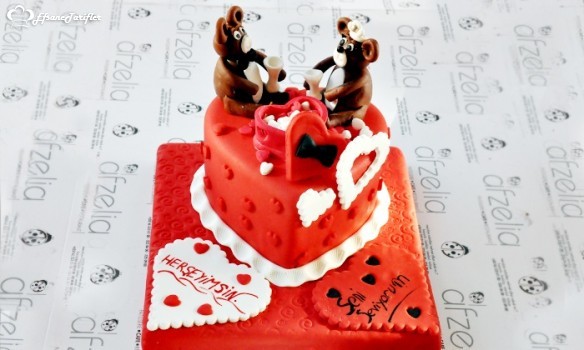 Muhteşem ayıcıklı ve kalpli pastalar sizleri bekliyor:)
