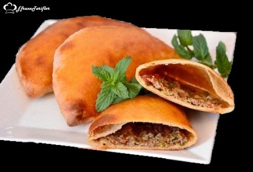 Sembusek bilgimiz lahmacundan tek farkı kapalı olmasıdır. Diğer bir ismi Mardin lahmacunudur. :)