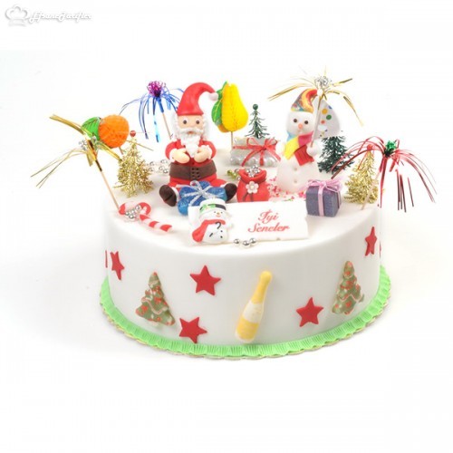 Sevdiklerinize yılbaşında muhteşem bir yılbaşı pastası hediye edebilirsiniz :)