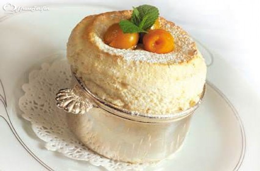 Golden Plum Sıcak Sufle tatlısı Dünyanın en pahalı tatlıları arasında.
Fiyatı: 48 Pound
İngilteredeki The Waterside Innde satılıyor.