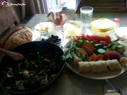Güzel bir kahvaltı,Annemin ellerine sağlık :)