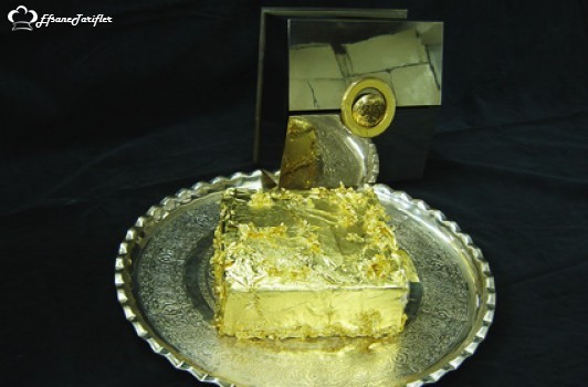 Sultan’ın Altın keki Dünyanın en pahalı tatlılarından sayılıyor.Fiyatı:1000 $ Çırağan Palace  satılıyor.Sultanların çok özel günlerde hazırlattığı söylenen bu kekin çevresindeki 24 ayar altın yaprakların hazırlanması 72 saati alıyor.