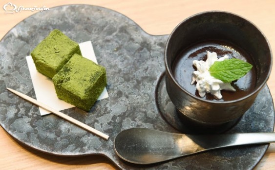 Tokyoya yolumuz düşerde uçsuz bucaksız yeşil çay bahçelerinden geçip birde yeşil çay kekinin tadına bakalım derseniz en iyi adres JapanKuru Restorant olacaktır.