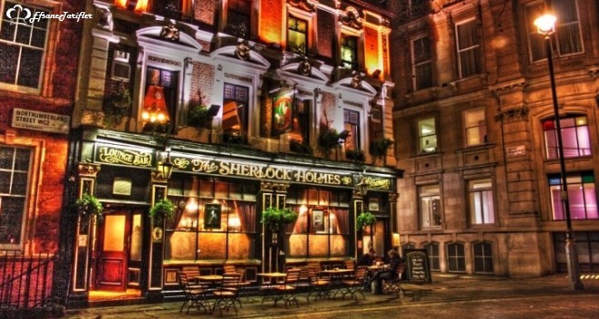 Londranın özellikle yağmursuz bir gününe denk gelirseniz Sherlock Holmes Pub gitmeli ve dışarda oturmalısınız,Restoranın üst katında Sherlockun kullandığı eşyaları da inceleme fırsatı bulabilirsiniz.