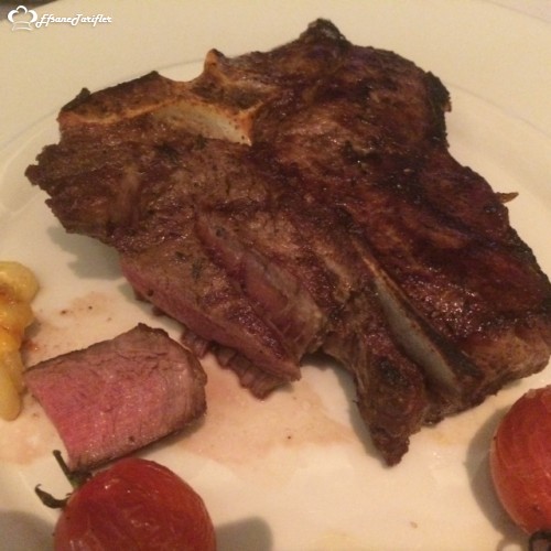jwsteakhouse,
'Dinlendirilmiş etin en iyi örneklerinin sunulduğu menüsüyle klasik Amerikan steakhouse tarzının Başkent’teki en seçkin örneği' kesinlikle haklılar! İkramları ile eti ve servisi ile tekrar gitmeyi mecbur bırakıyor :)