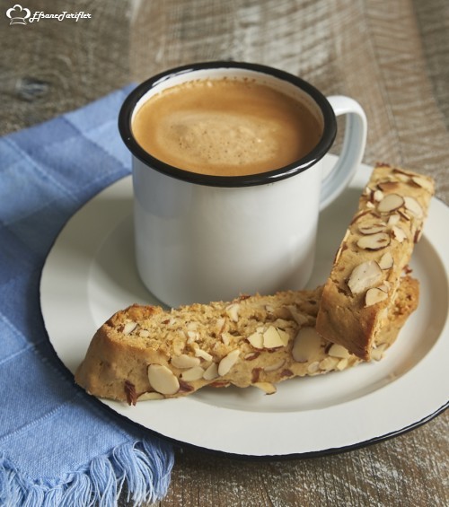 Bilinmez ki Biscotti mi vahve için var, Kahve mi biscotti için,muhteşem bir uyumdur tatları.