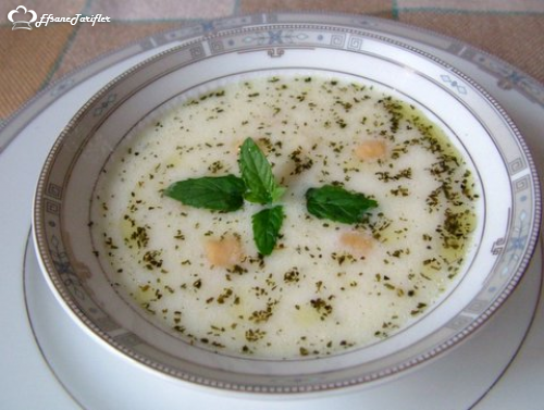  Düğün Çorbası  yani diğer adıyla yoğurt çorbası :) Kırşehirin vazgeçilmez çorbası olmazsa olmazı :)