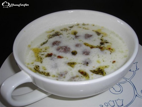  Ekşili Köfte Çorbası  diğer adıyla da sulu köfte çorbası bu yörenin yöresel yemeklerindendir . Bu değişik tadı yemeden dönmeyiniz :)
