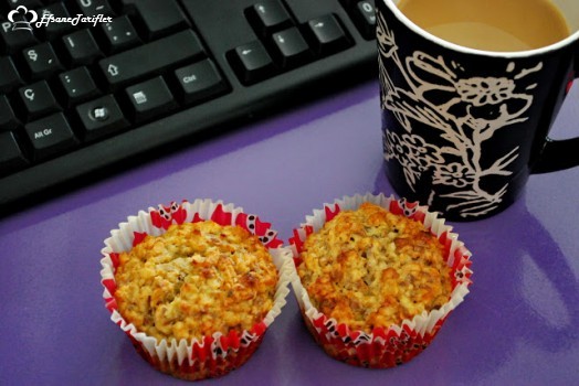 Ofiste atıştırmalık saatler :) Yulaflı, Muzlu, Cevizli Muffin ve Sütlü Nescafe :)