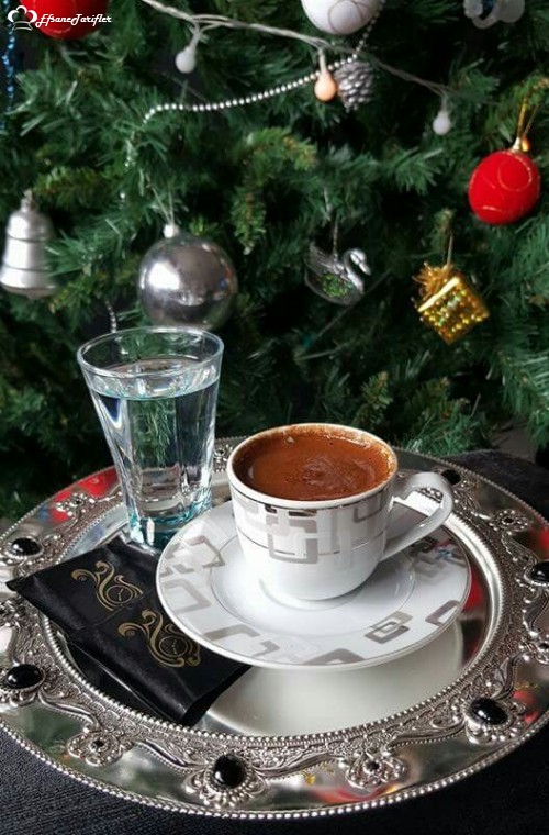 Pazar keyfi yılbaşı ağacına karşı türk kahvesi :)