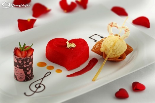 Sevgililer gününde sevgilinize en güzel jest kalpli meyveli çikolata :)