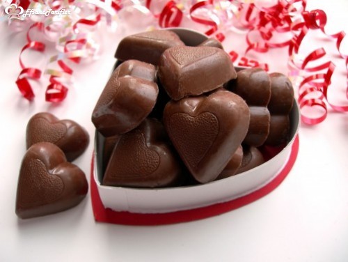 Sevgililer gününde sevgilinizi mutlu etmenin diğer bir yolu da ona kalpli çikolata almaktan geçiyor :)