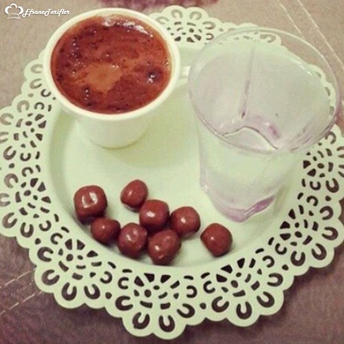 Türk kahvesi ve yanında çikolata :)