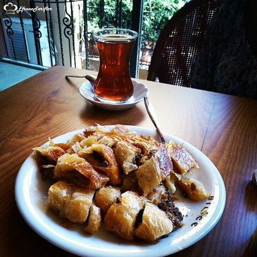 Çay Olur da , Börek Olmaz mı ?