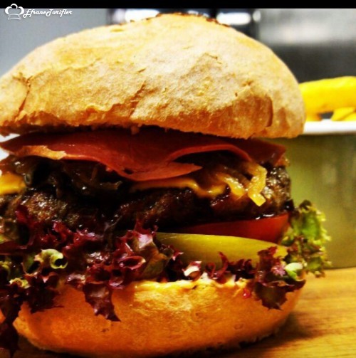 Chef burger nefis lezzetiyle mutlaka denenmeli. Tavsiye ederim.