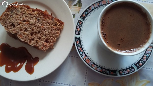 Kahvaltı sonrasında büyük bir fincan Türk kahvesi ve tarçınlı kek :)) işte bunu seviyorum.